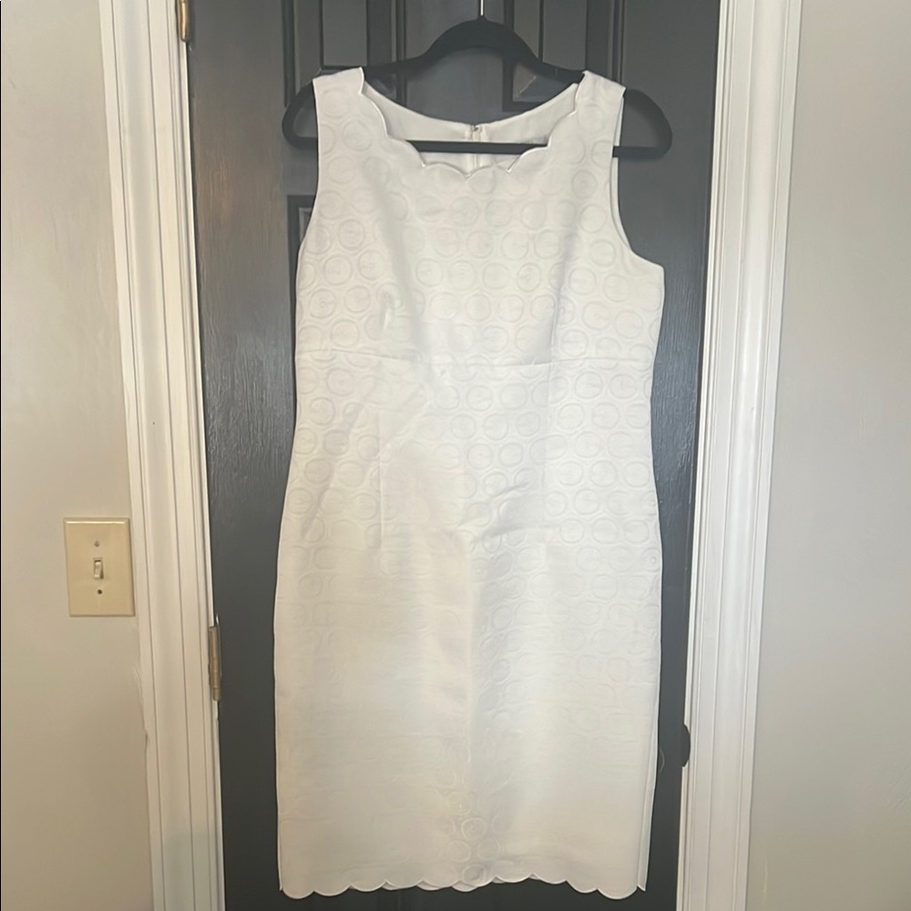 Elegant White Sleeveless Dress